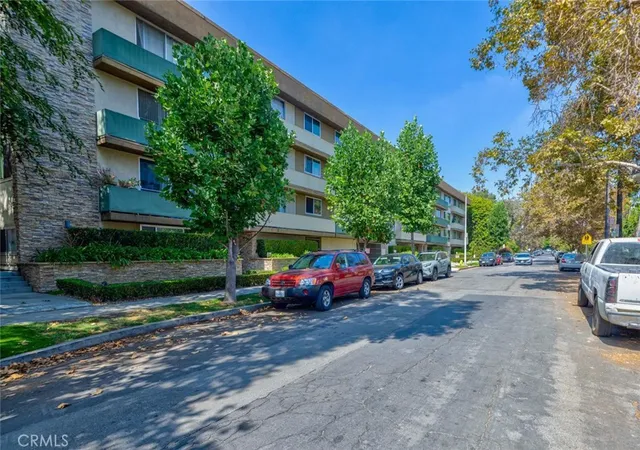 Photo 1 of Sale Pending at 525 N Sycamore Ave #326, Los Angeles, CA 90036 | MLS# TR25191574 | Listing updated on 2026-02-15