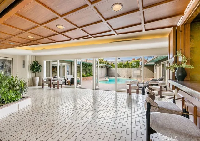 3rd image of 15 The Colonnade, Long Beach, CA 90803 | MLS# PW25228431