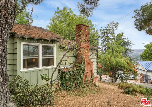 2nd image of 22460 Venido Rd, Woodland Hills, CA 91364 | MLS# 25599667