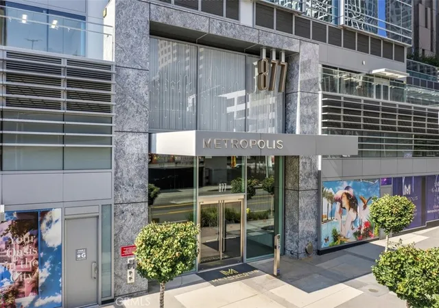 3rd image of 877 Francisco St #3102, Los Angeles, CA 90017 | MLS# SR25229862