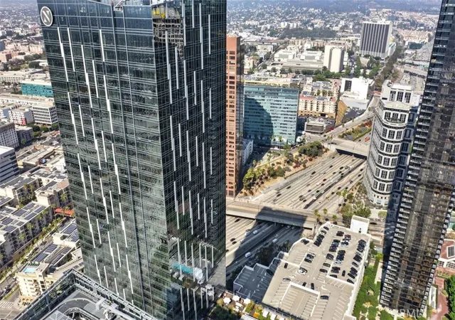 5th image of 877 Francisco St #3102, Los Angeles, CA 90017 | MLS# SR25229862