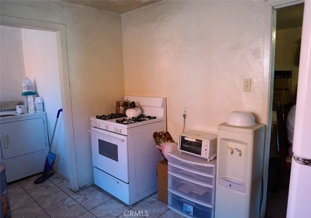Photo 4 of Single family home for sale at 226 E 105Th St, Los Angeles, CA 90003 | MLS# SR25230543 | Listing updated on 2026-07-08