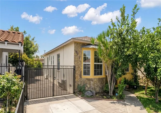 Photo 3 of Single family home for sale at 3802 Hill St, Huntington Park, CA 90255 | MLS# MB25231042 | Listing updated on 2026-10-05
