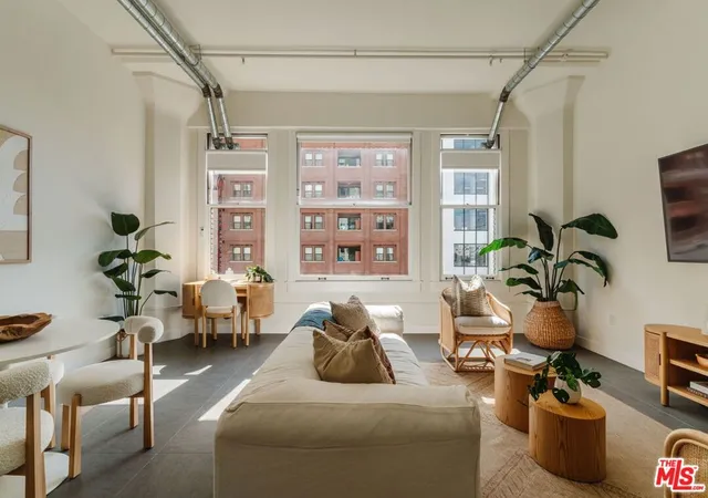 3rd image of 939 S Broadway #404, Los Angeles, CA 90015 | MLS# 25596993