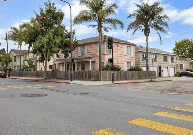 2nd image of 2750 Sacramento St, Berkeley, CA 94702 | MLS# 41113589