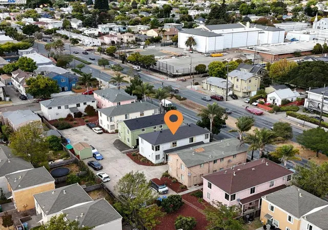 1st image of 2774 Sacramento St, Berkeley, CA 94702 | MLS# 41113593