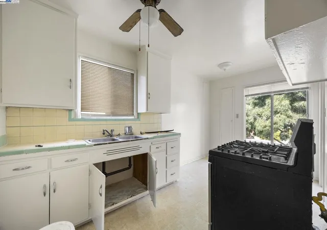 5th image of 2774 Sacramento St, Berkeley, CA 94702 | MLS# 41113593