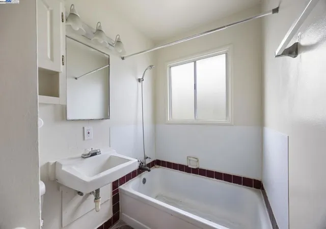 9th image of 2774 Sacramento St, Berkeley, CA 94702 | MLS# 41113593