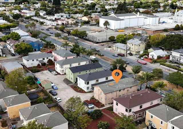 2nd image of 2782 Sacramento St, Berkeley, CA 94702 | MLS# 41113598
