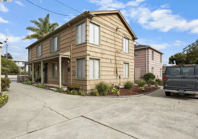 3rd image of 2782 Sacramento St, Berkeley, CA 94702 | MLS# 41113598