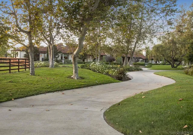 5th image of 17872 Via De Fortuna, Rancho Santa Fe, CA 92067 | MLS# 250040739SD