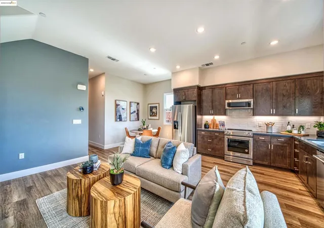 3rd image of 28949 Parkridge Loop #86, Hayward, CA 94544 | MLS# 41113717