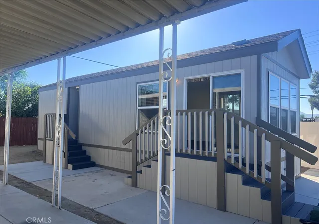 Photo 2 of Manufactured home for sale at 1445 W Florida Ave #113, Hemet, CA 92543 | MLS# SW25229701 | Listing updated on 2026-10-02