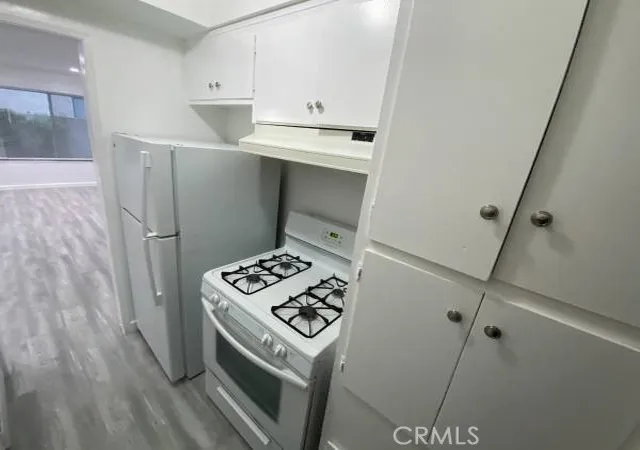 3rd image of 1329 S Saltair, Los Angeles, CA 90025 | MLS# SR25229930