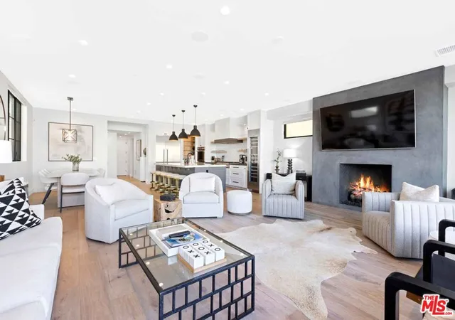 2nd image of 4106 River Ave #2, Newport Beach, CA 92663 | MLS# 25601205