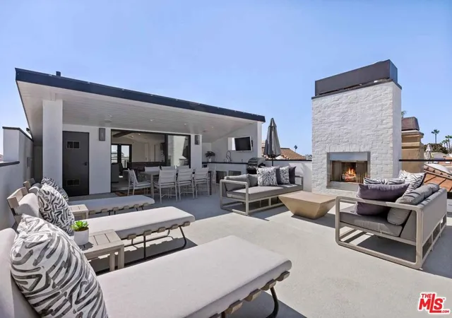 Homes for sale in Newport Beach, CA | 4106 River Ave #2, Newport Beach, CA 92663 | MLS# 25601205