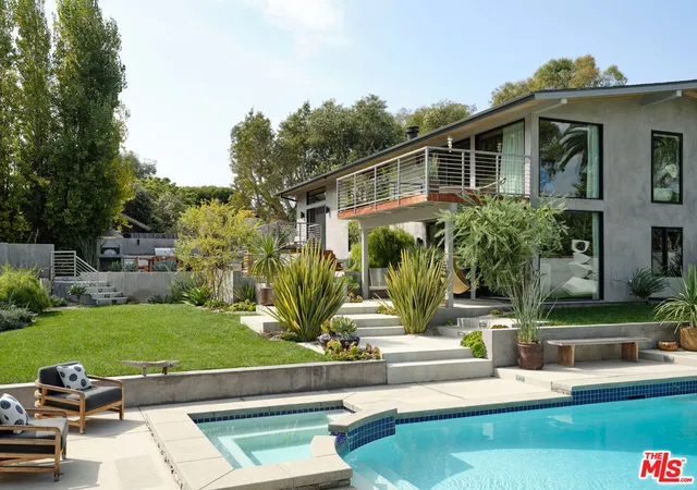 Photo 1 of Single family home for sale at 6738 Wildlife Rd, Malibu, CA 90265 | MLS# 25601615 | Listing updated on 2026-04-06