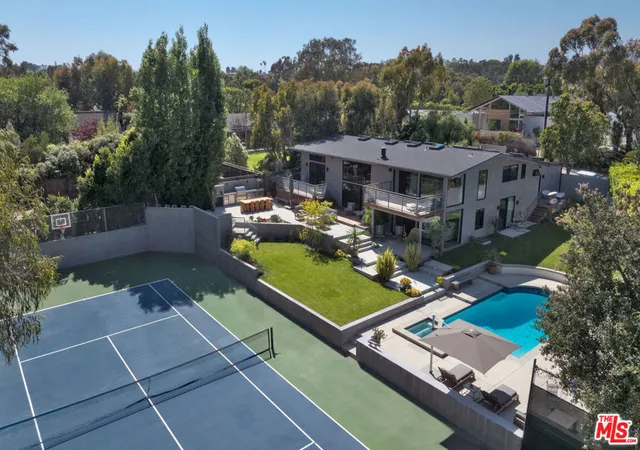 Photo 2 of Single family home for sale at 6738 Wildlife Rd, Malibu, CA 90265 | MLS# 25601615 | Listing updated on 2026-04-06
