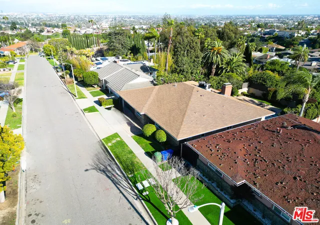 Photo 3 of Single family home for sale at 4028 Kenway Ave, View Park, CA 90008 | MLS# 25602245 | Listing updated on 2025-10-07
