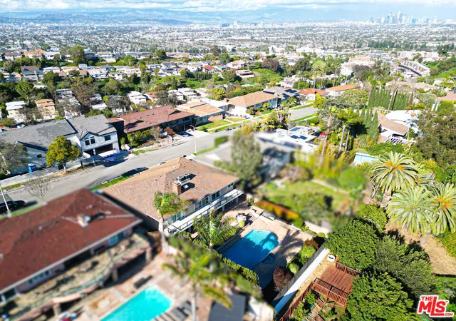 Photo 4 of Single family home for sale at 4028 Kenway Ave, View Park, CA 90008 | MLS# 25602245 | Listing updated on 2025-10-07