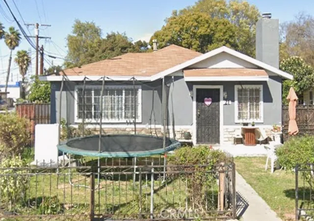 1st image of 21 E 68th, Long Beach, CA 90805 | MLS# PW25233846