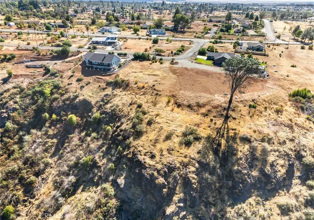 3rd image of 5027 Russell Dr, Paradise, CA 95969 | MLS# SN25235363