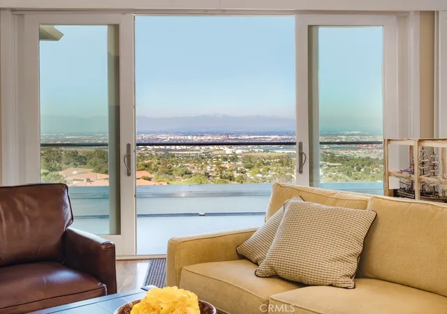 Photo 3 of Single family home for sale at 43 Avenida Corona, Rancho Palos Verdes, CA 90275 | MLS# PV25235652 | Listing updated on 2026-10-04