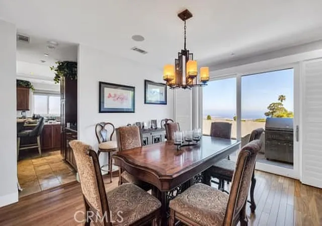 Photo 4 of Single family home for sale at 43 Avenida Corona, Rancho Palos Verdes, CA 90275 | MLS# PV25235652 | Listing updated on 2026-10-04