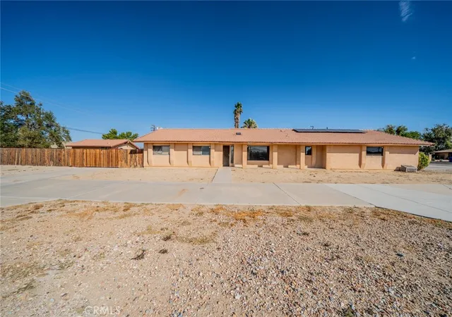 1st image of 18080 Manitou Rd, Apple Valley, CA 92307 | MLS# DW25233157