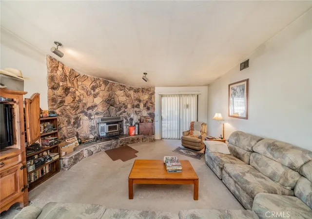 2nd image of 18080 Manitou Rd, Apple Valley, CA 92307 | MLS# DW25233157