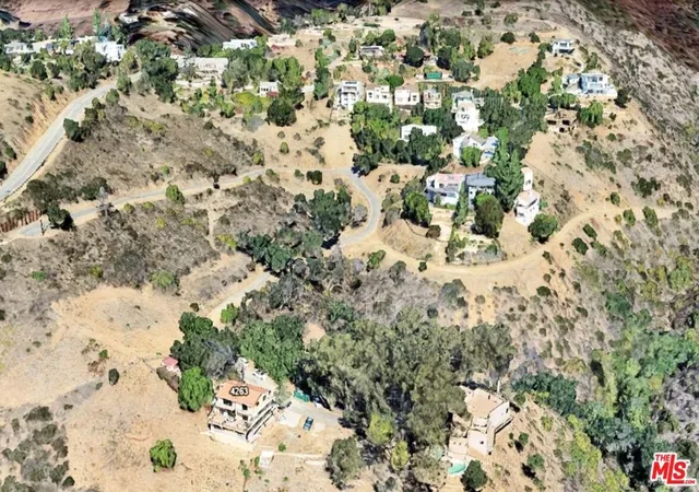 Homes for sale in Malibu, CA | 4100 Vista Pl, Malibu, CA 90265 | MLS# 25603373