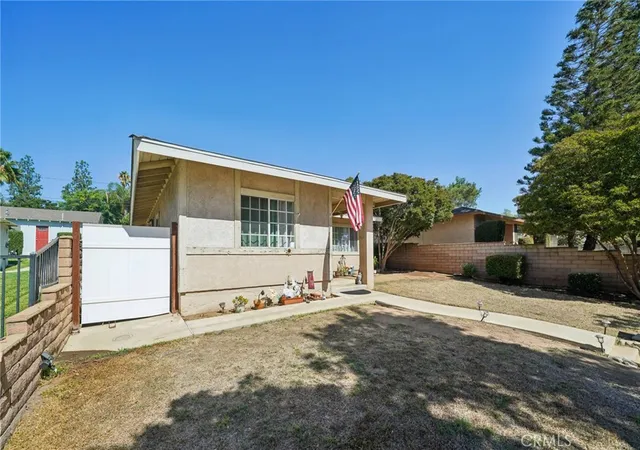 Photo 4 of Sale Pending at 409 W 4Th, San Dimas, CA 91773 | MLS# AR25235476 | Listing updated on 2025-11-21