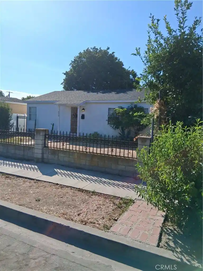 Single family home for sale at 270 E Heath, Long Beach, CA 90805 | MLS# IN25236260