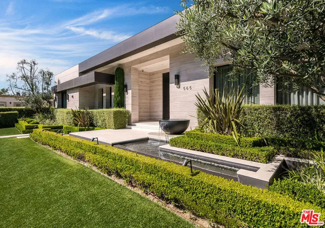 Photo 3 of Mansion for sale at 565 Evelyn Pl, Beverly Hills, CA 90210 | MLS# 25603791 | Listing updated on 2026-04-13