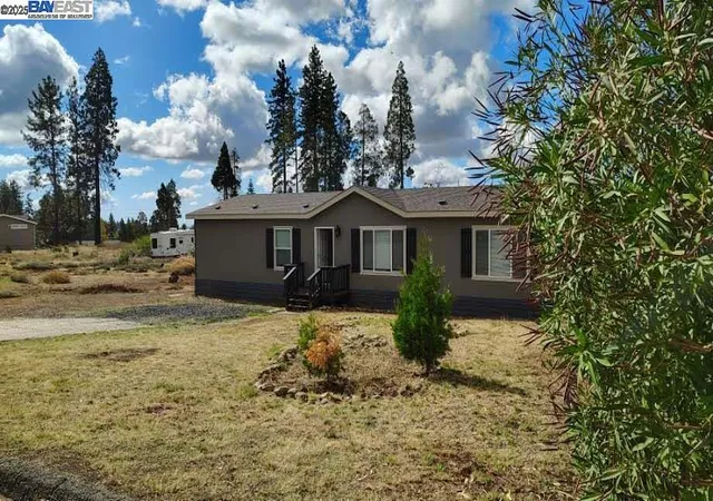 Photo 3 of Manufactured home for sale at 13742 Endicot Cir, Magalia, CA 95954 | MLS# 41114309 | Listing updated on 2026-10-08