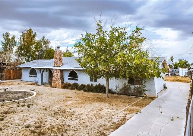 Photo 3 of Single family home for sale at 21390 Tussing Ranch Rd, Apple Valley, CA 92308 | MLS# HD25232664 | Listing updated on 2026-08-05