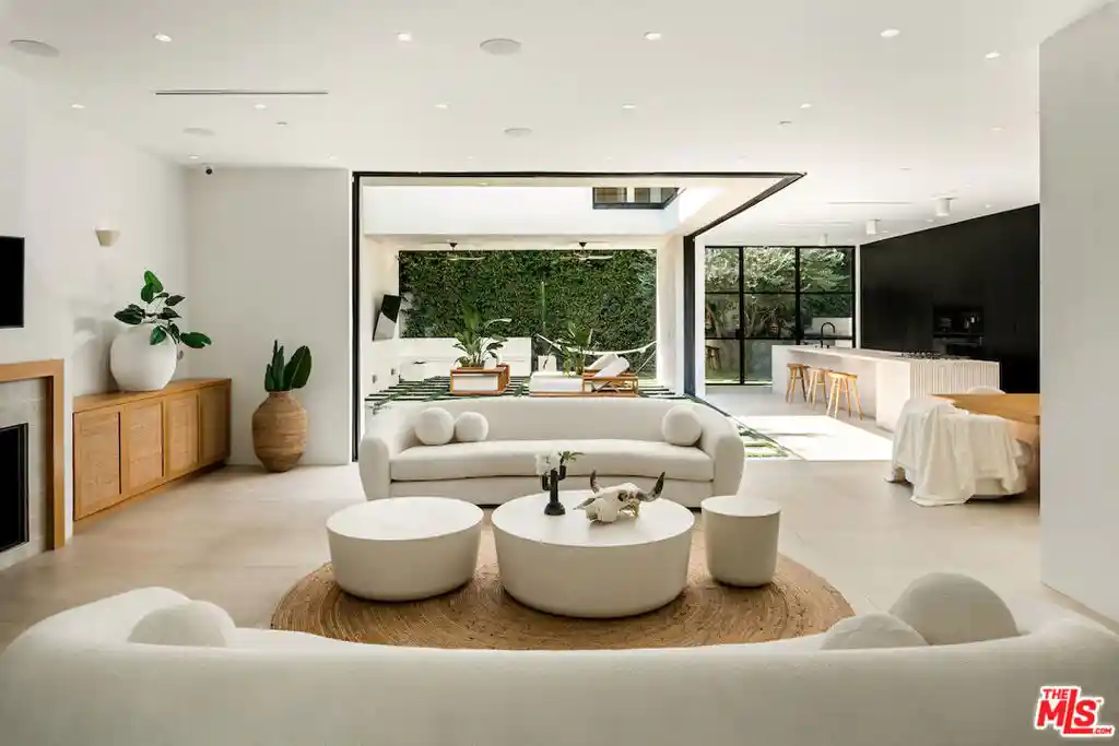 Photo 1 of Mansion for sale at 839 N Genesee Ave, Los Angeles, CA 90046 | MLS# 25601049 | Listing updated on 2026-08-01