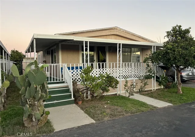 Manufactured home for sale at 16707 Garfield Ave #1806, Paramount, CA 90723 | MLS# PW25238149