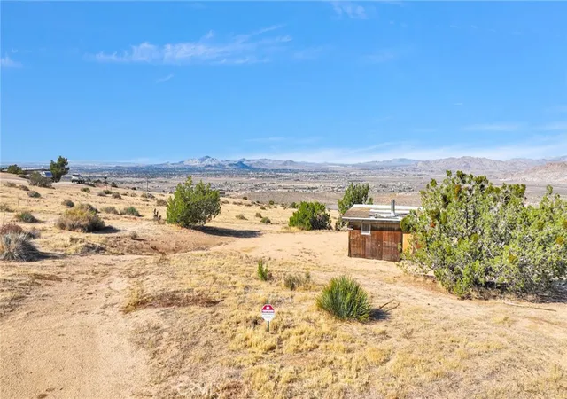 16th image of 23766 Valley View Rd, Apple Valley, CA 92308 | MLS# HD25238837