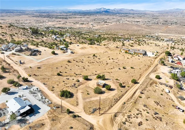 2nd image of 23766 Valley View Rd, Apple Valley, CA 92308 | MLS# HD25238837