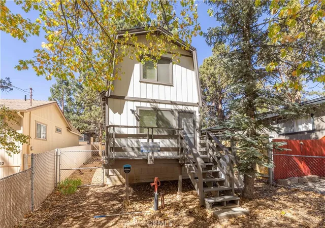 2nd image of 548 Moreno Ln, Sugarloaf, CA 92386 | MLS# OC25236404