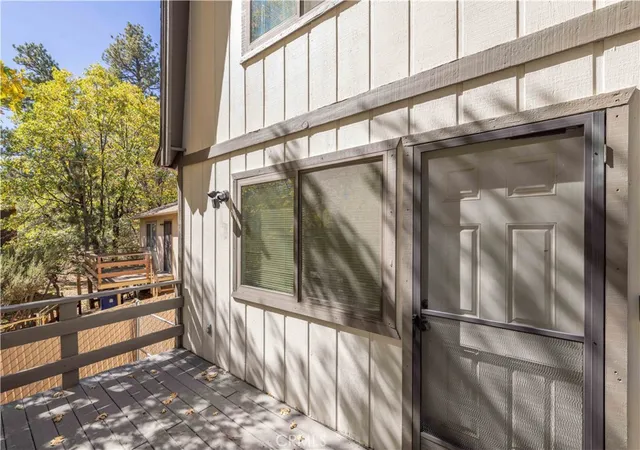 4th image of 548 Moreno Ln, Sugarloaf, CA 92386 | MLS# OC25236404