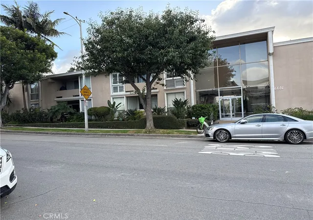 Photo 3 of Condo for sale at 6601 Springpark #14, Los Angeles, CA 90056 | MLS# PW25238921 | Listing updated on 2026-06-19