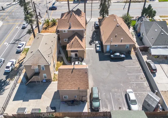 Photo 4 of House for sale at 708 W 9th Street, San Bernardino, CA 92410 | MLS# IG25238998 | Listing updated on 2026-02-13