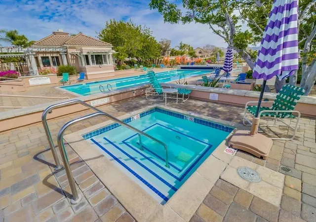 Listing Photo 2 - Condo for sale in building located at 18650 Caminito Cantilena, San Diego, CA 92128 - Unit #291
