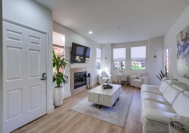 Listing Photo 4 - Condo for sale in building located at 18650 Caminito Cantilena, San Diego, CA 92128 - Unit #291