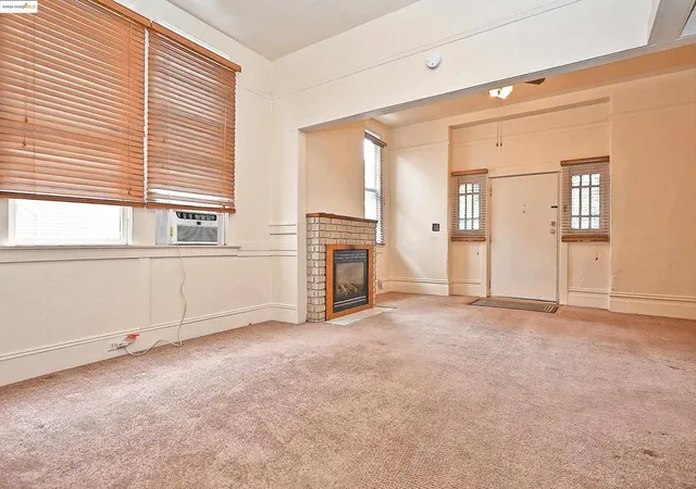Photo 4 of Sale Pending at 672 33Rd St, Oakland, CA 94609 | MLS# 41114696 | Listing updated on 2026-06-21