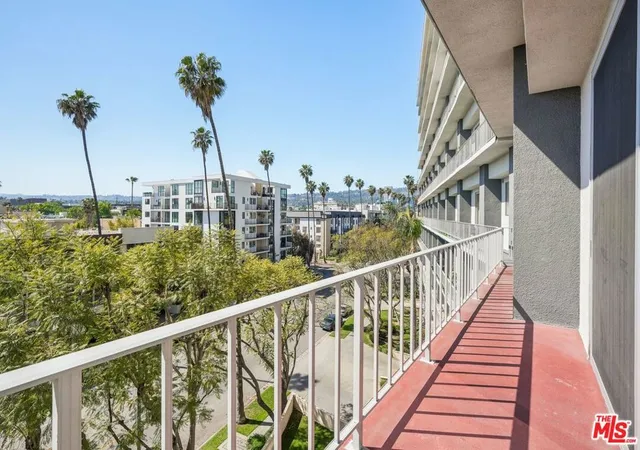 3rd image of 100 S Doheny Dr #501, Los Angeles, CA 90048 | MLS# 25606239