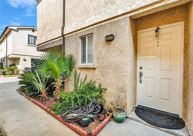 3rd image of 9155 Cedros Ave #12, Panorama City, CA 91402 | MLS# SR25239617