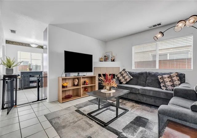 5th image of 9155 Cedros Ave #12, Panorama City, CA 91402 | MLS# SR25239617
